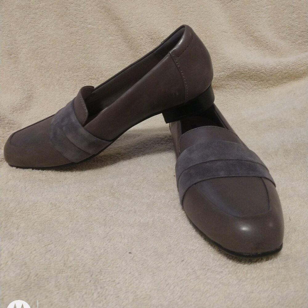 Clarks collection women's leather loafers with suede strap sz 7.5